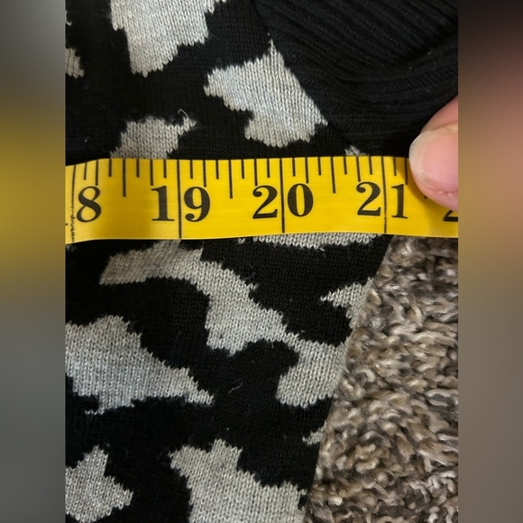 Anthropologie THML beautiful cardigan black, white, burgundy - Picture 4 of 9